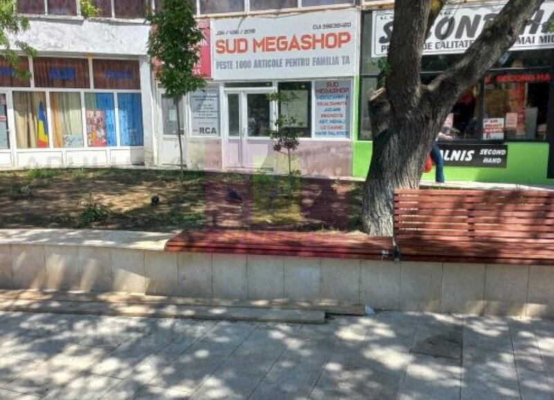 ALEXANDRIA (TR) - SE VINDE SPATIU COMERCIAL LANGA PARCUL CENTRAL